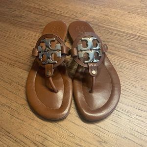 Tory Burch Miller metal logo size 9.5